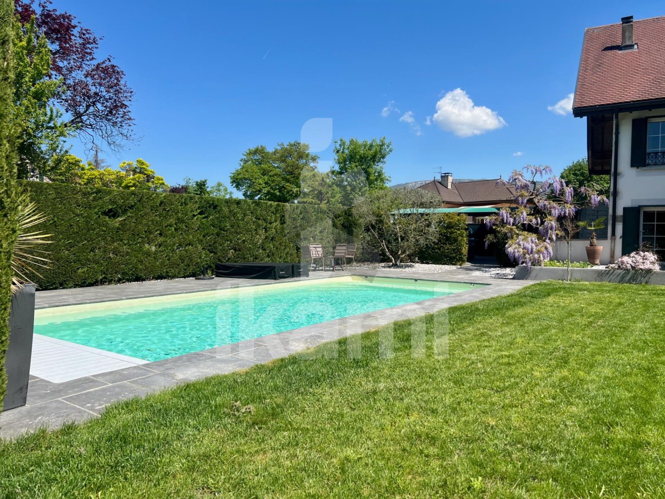 4 bedrooms Commercial property in Neydens, France No. 302475