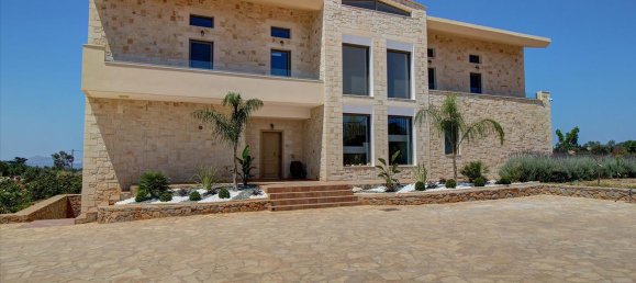 6 bedrooms Villa in Vamos, Greece No. 4727 2