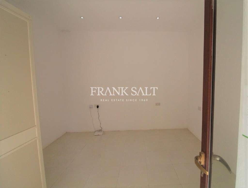 Магазин 16м² в Аттард, Мальта № 12267