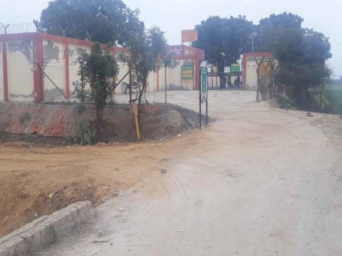 Grundstück in Faridabad, India, Nr. 32223