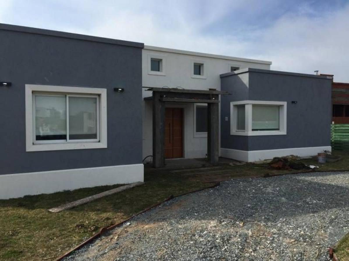 Casa de 4 dormitorios en Mar del Plata, Argentina No. 76761