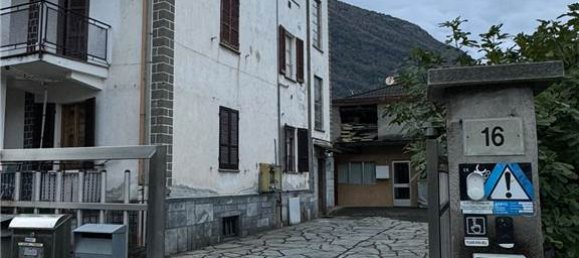 Oficina de 3 habitaciónes en Domodossola, Italy No. 188254 2