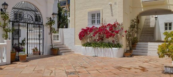 3 bedrooms Villa in Marbella, Spain No. 30756 11