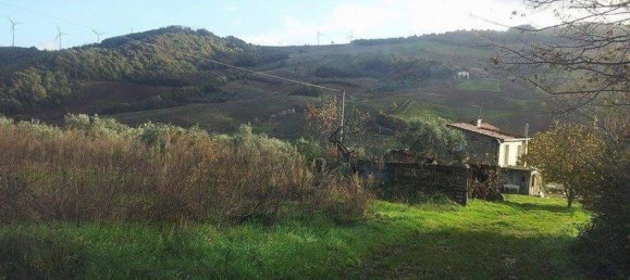 5 rooms House in Montefalcone di Val Fortore, Italy No. 255019 3