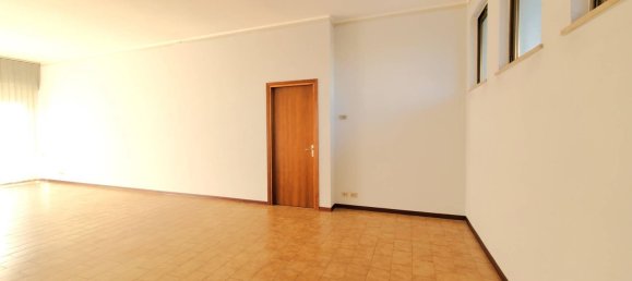 55m² Commercial property in Mansuè, Italy No. 119891 5