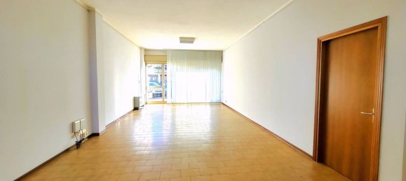 55m² Commercial property in Mansuè, Italy No. 119891 3