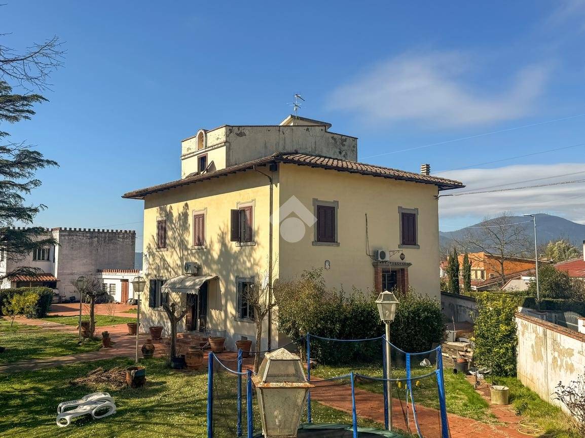 5 bedrooms Villa in Bientina, Italy No. 119522