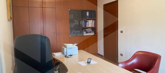 4 rooms Office in Altamura, Italy No. 21403 2