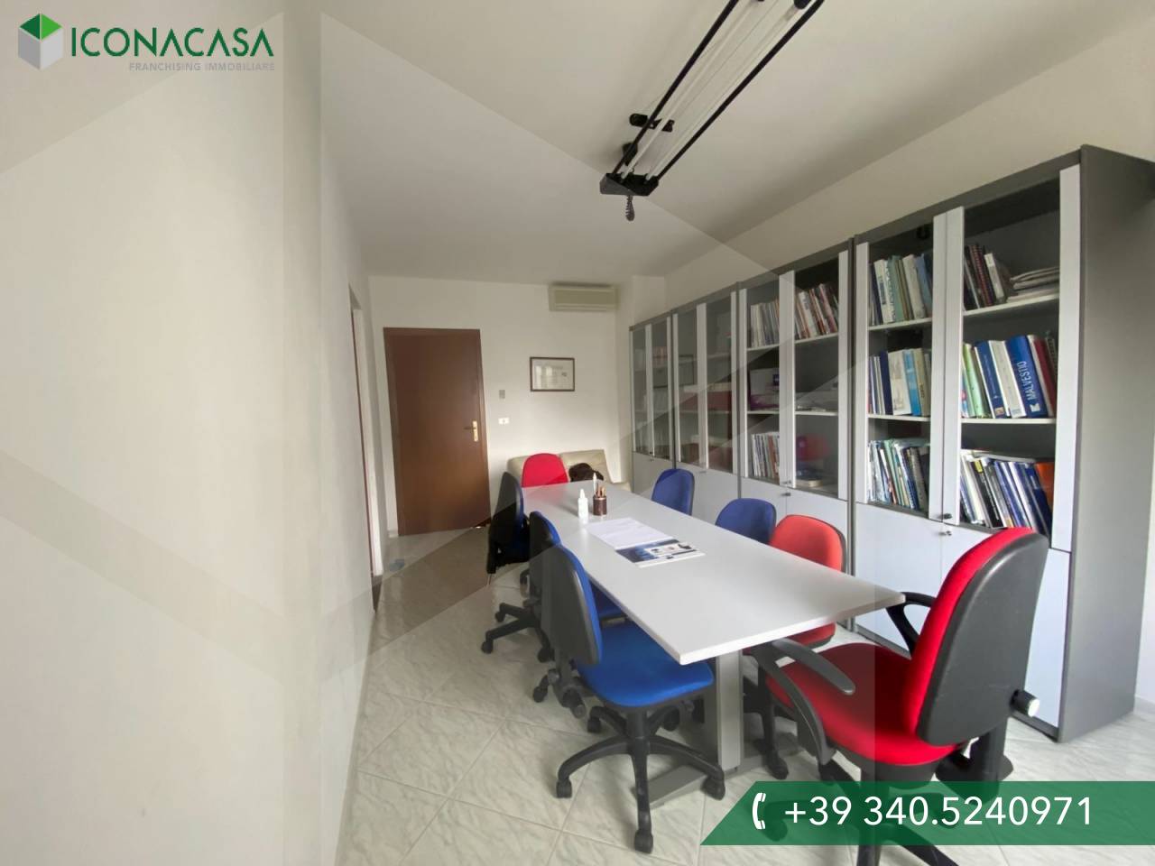 4 rooms Office in Altamura, Italy No. 21403