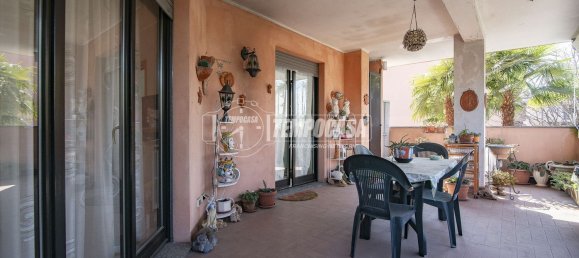 3-salle Appartement à Senago, Italy No. 223072 22