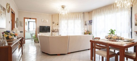 3-salle Appartement à Senago, Italy No. 223072 6