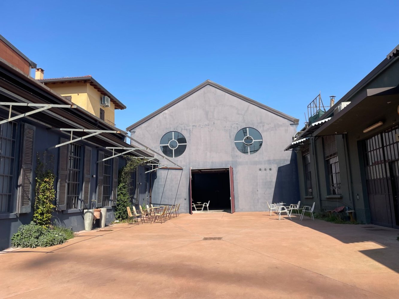 Almacén en Milan, Italy 440 m² No. 249633