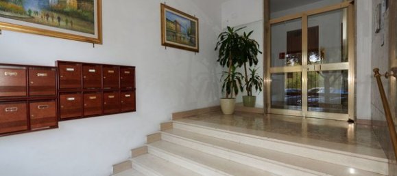 3 rooms Apartment in Rome, Italy No. 72749 6