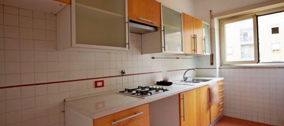 3 rooms Apartment in Rome, Italy No. 72749 7