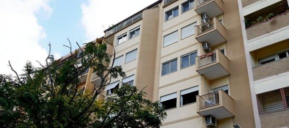 3 rooms Apartment in Rome, Italy No. 72749 9