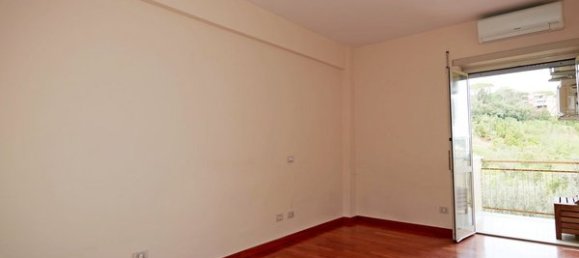 3 rooms Apartment in Rome, Italy No. 72749 3