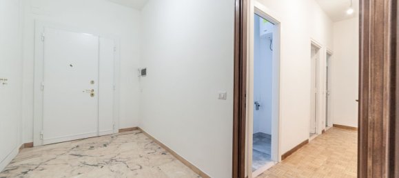 Квартира с 3 комнатами в Рим, Италия № 197359 22