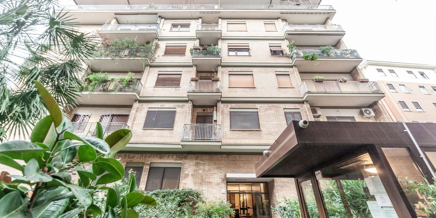 Квартира с 3 комнатами в Рим, Италия № 197359