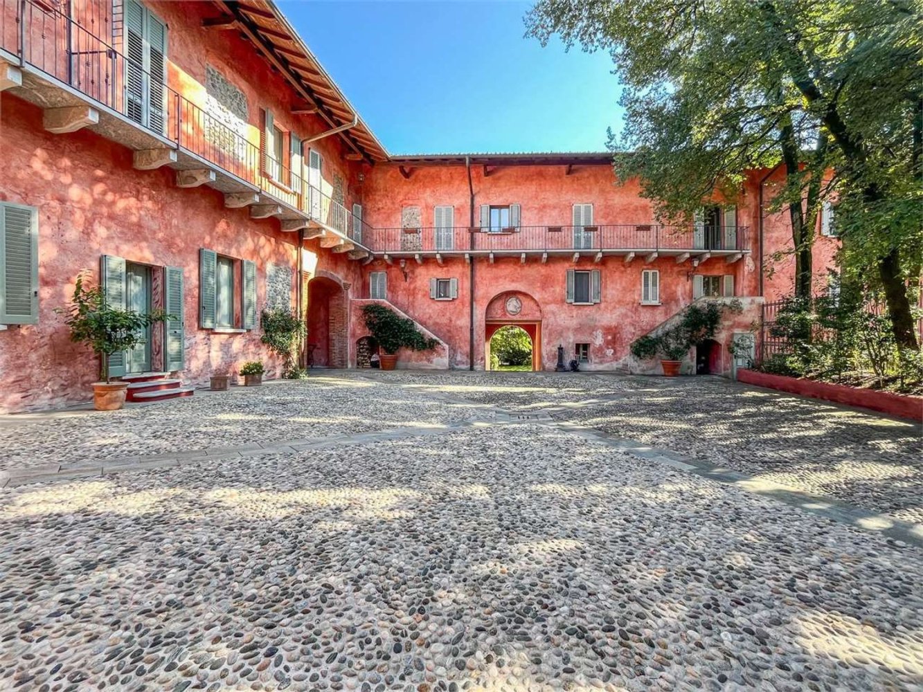 3-salle Appartement à Sesto Calende, Italy No. 127617