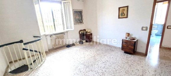 Apartamento de 3 dormitorios en Pesaro, Italy No. 295788 17
