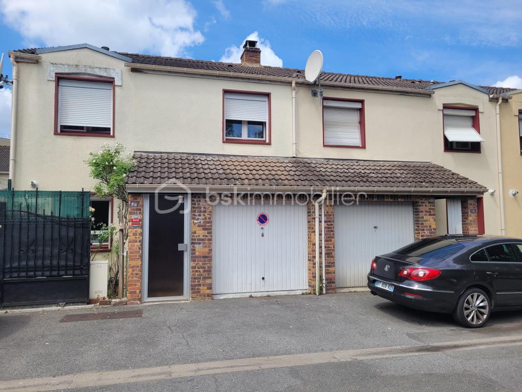 3 bedrooms House in Evry, France No. 287979