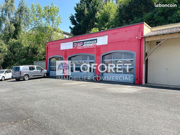 200m² Commercial property in Bressuire, France No. 306950