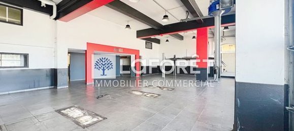 200m² Commercial property in Bressuire, France No. 306950 4