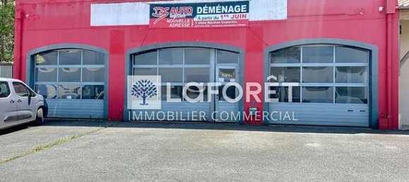 200m² Commercial property in Bressuire, France No. 306950 2