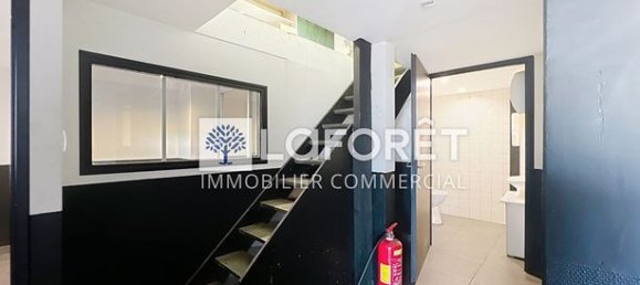 200m² Commercial property in Bressuire, France No. 306950 12