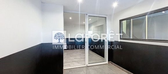 200m² Commercial property in Bressuire, France No. 306950 7