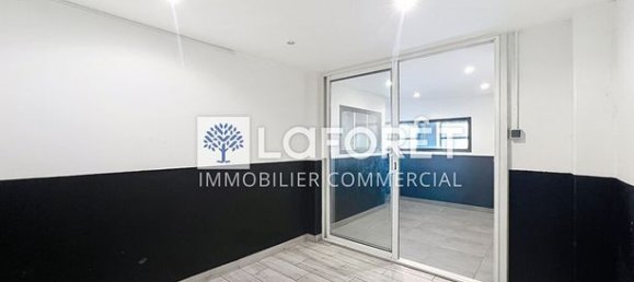 200m² Commercial property in Bressuire, France No. 306950 8