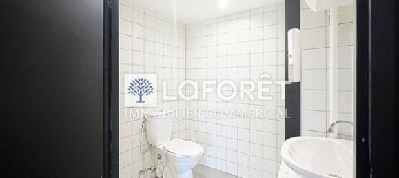 200m² Commercial property in Bressuire, France No. 306950 11