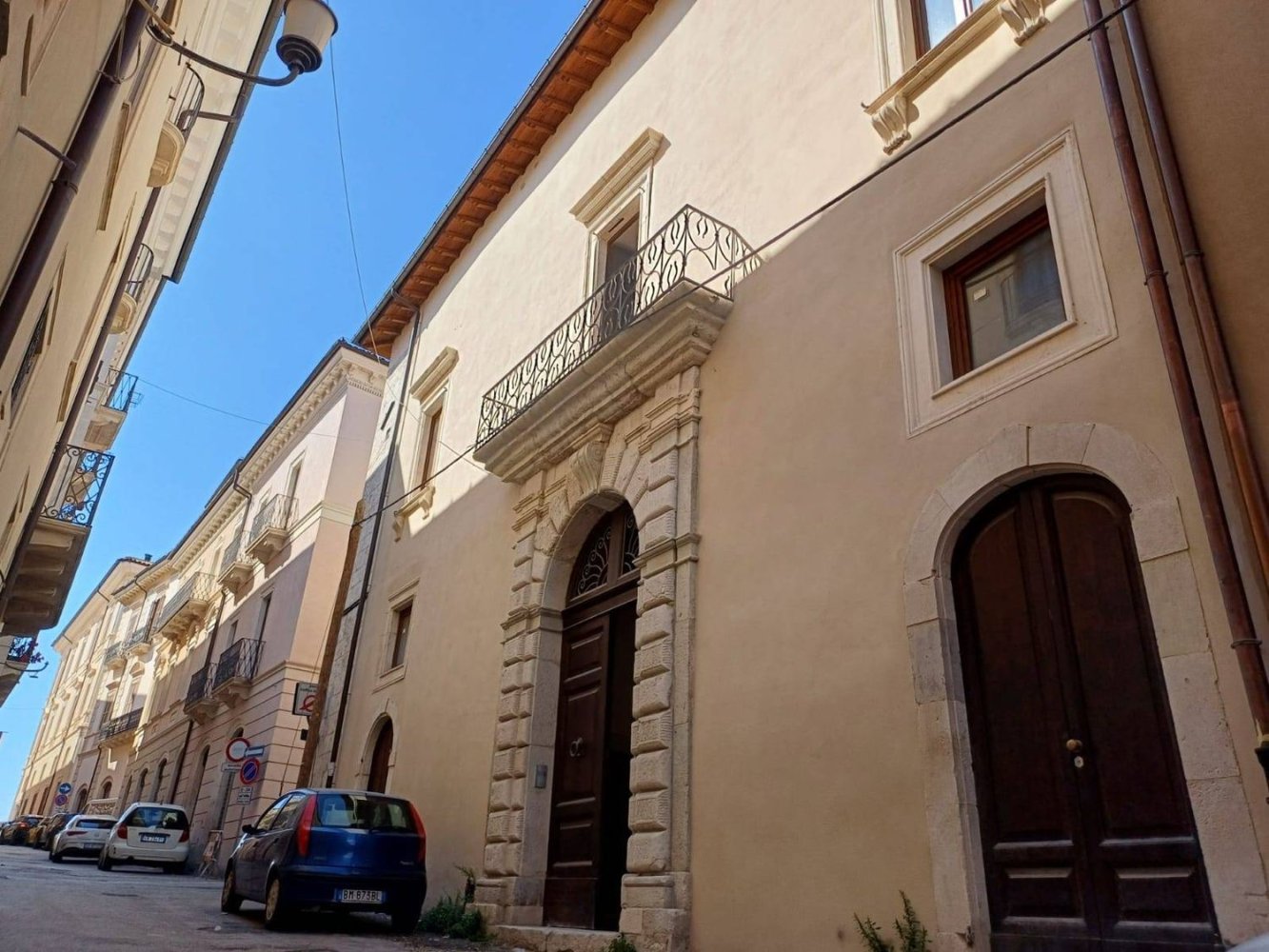 Apartamento de 10 habitaciónes en L'Aquila, Italy No. 212941