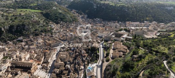 Дом с 8 комнатами в Модика, Италия № 223281 31