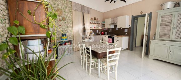 Дом с 8 комнатами в Модика, Италия № 223281 13