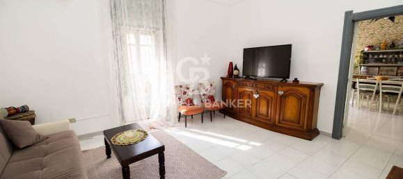 Дом с 8 комнатами в Модика, Италия № 223281 9