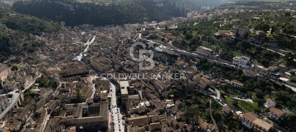 Дом с 8 комнатами в Модика, Италия № 223281 34