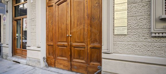 4 rooms Apartment in Turin, Italy No. 207760 3