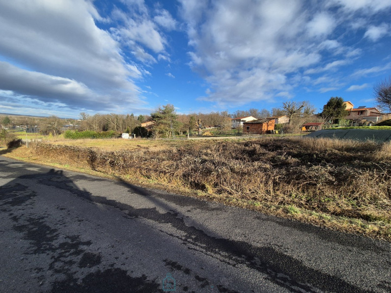  Land in Thiers, France No. 111831