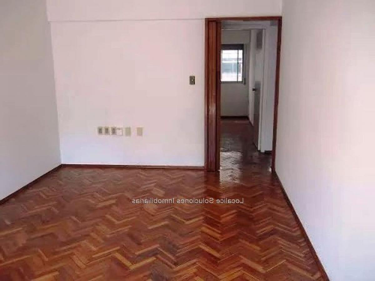 3 bedrooms Apartment in Montevideo, Uruguay No. 2441