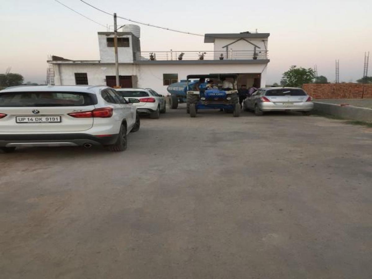 Casa T2 em Noida, India N.º 2931