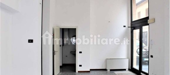 Oficina de 2 habitaciónes en Busto Arsizio, Italy No. 168077 3
