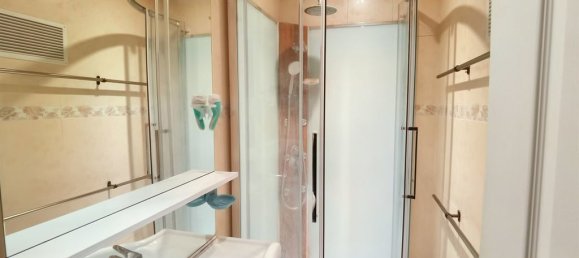 2 bedrooms Apartment in Paris, France No. 180889 9