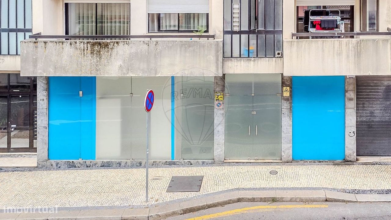 Propriété commerciale à Porto, Portugal 291m² No. 325418