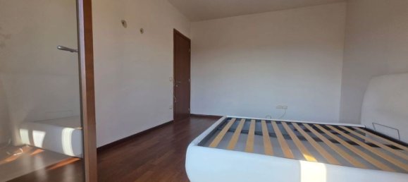 Квартира с 4 спальнями в Дерута, Италия № 377498 19