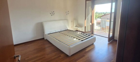 Квартира с 4 спальнями в Дерута, Италия № 377498 16