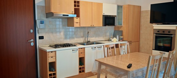 3-salle Appartement à Pescara, Italy No. 3140 4