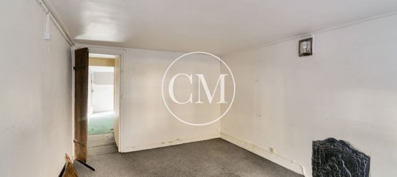 75m² Commercial property in Versailles, France No. 149871 6