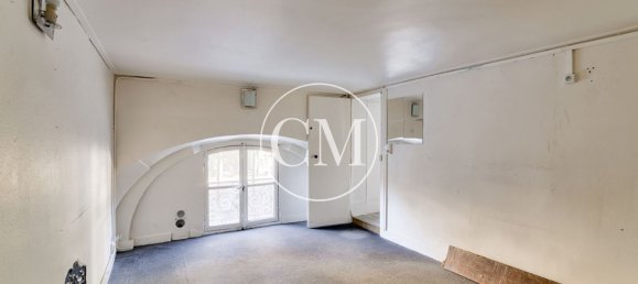 75m² Commercial property in Versailles, France No. 149871 4