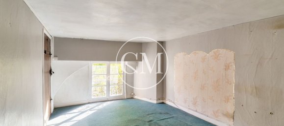 75m² Commercial property in Versailles, France No. 149871 7